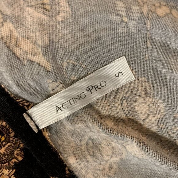 Acting Pro. Size Small. Knit Open Front Floral Duster. Stretch. B87. - Picture 5 of 5